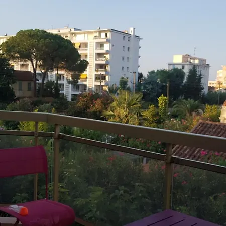 , Entre Cannes Et Antibes A Pied, Gare, Piscine, Garage Prive * 戈尔夫瑞昂