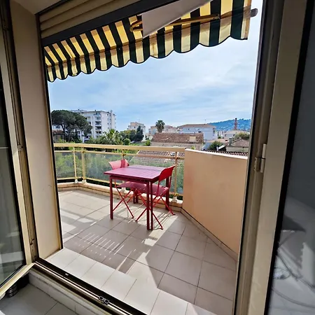, Entre Cannes Et Antibes A Pied, Gare, Piscine, Garage Prive * 戈尔夫瑞昂